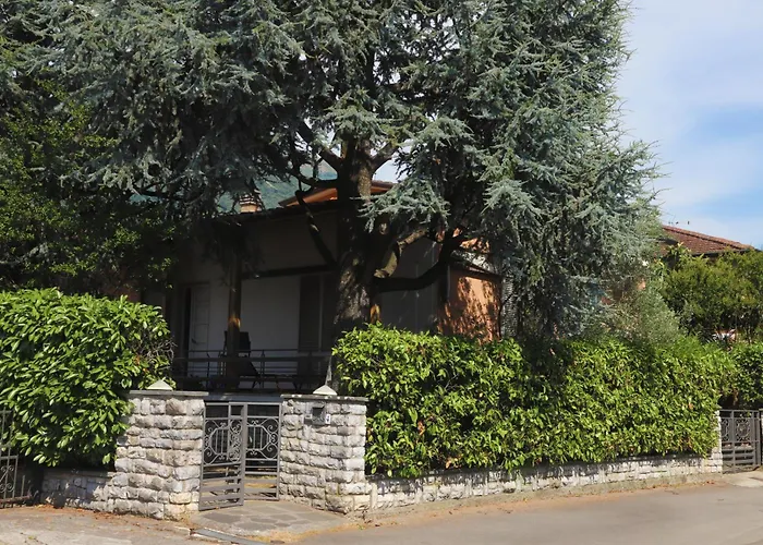 Relax A Casa Con Jacuzzi E Giardino Camaiore