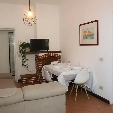 Relax A Casa Con Jacuzzi E Giardino Villa Camaiore